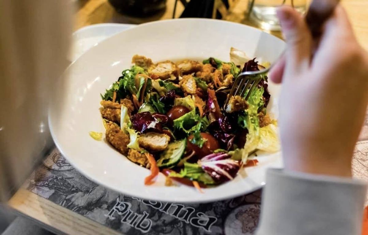 Salata cu Pui Crispy